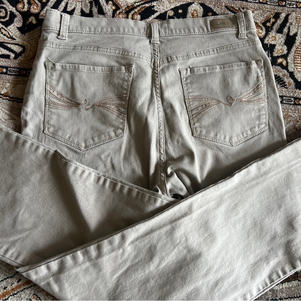 LEE classic straight leg women’s Sz 8M Taupe pants embellished pockets